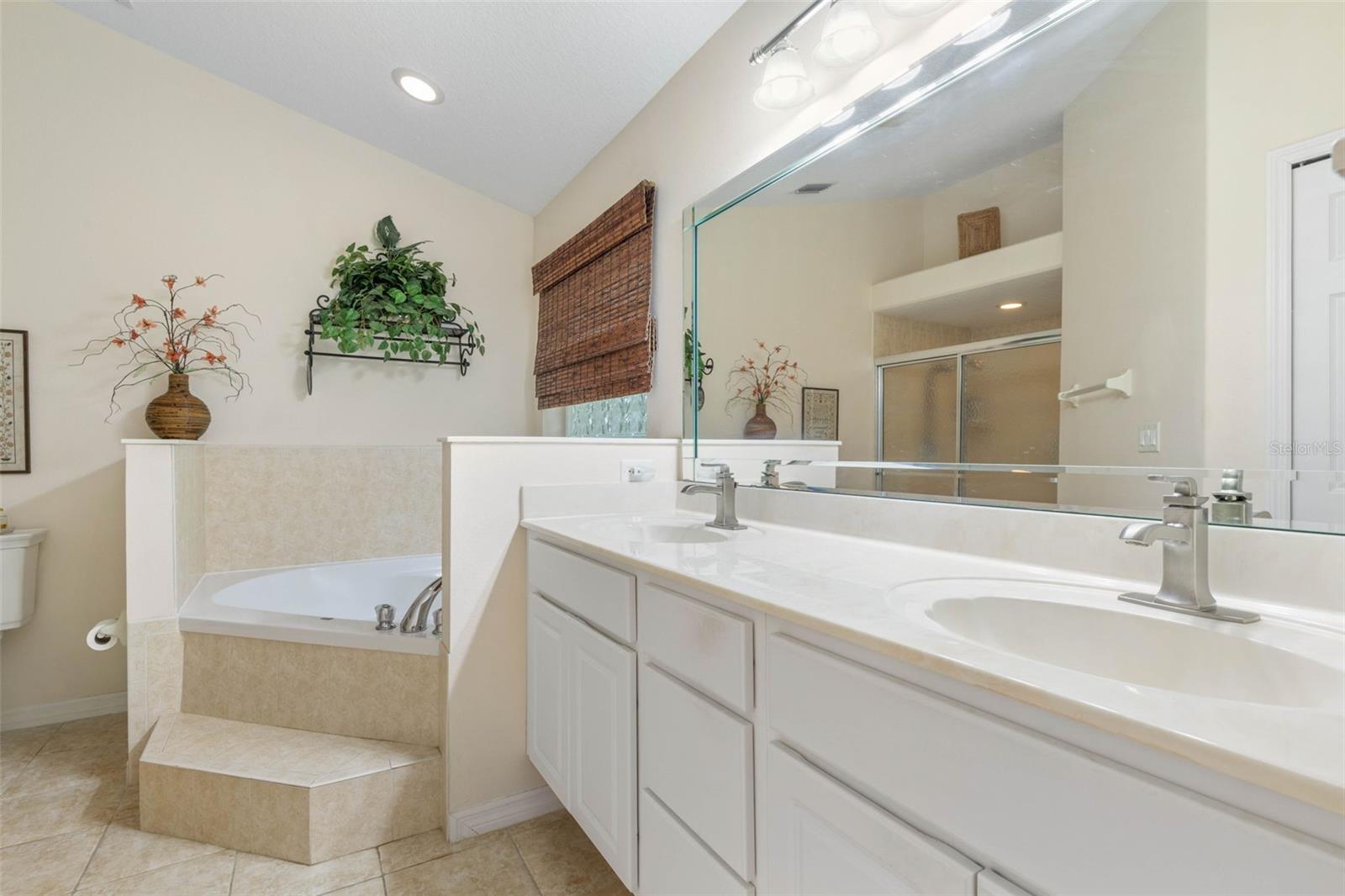 27 WHISPERING PINE DR