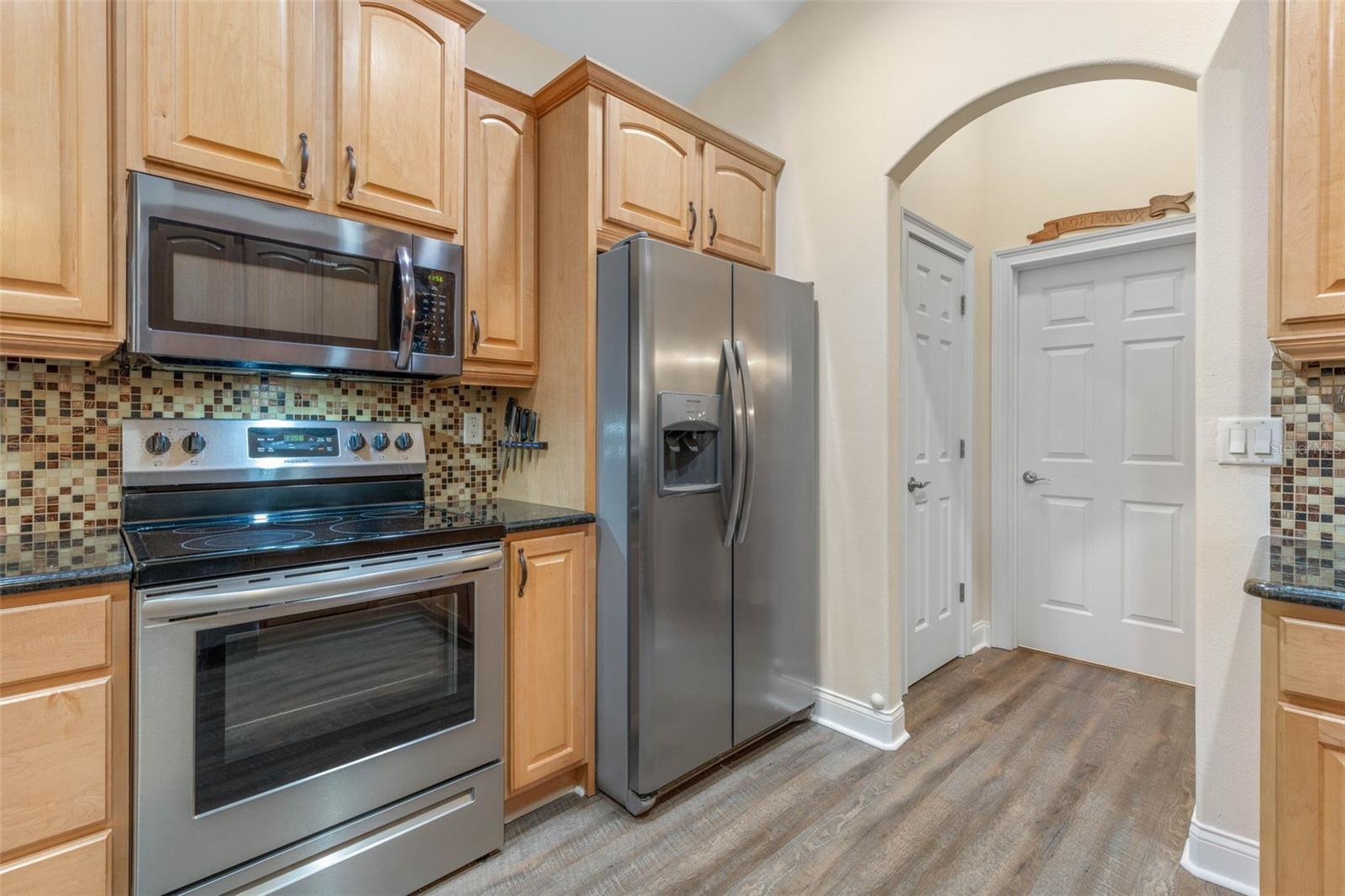 27 WHISPERING PINE DR