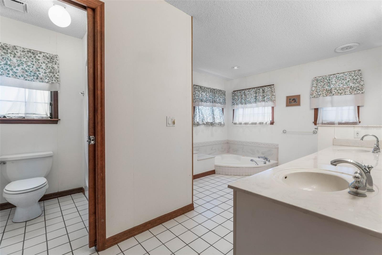 39 BRONSON LN