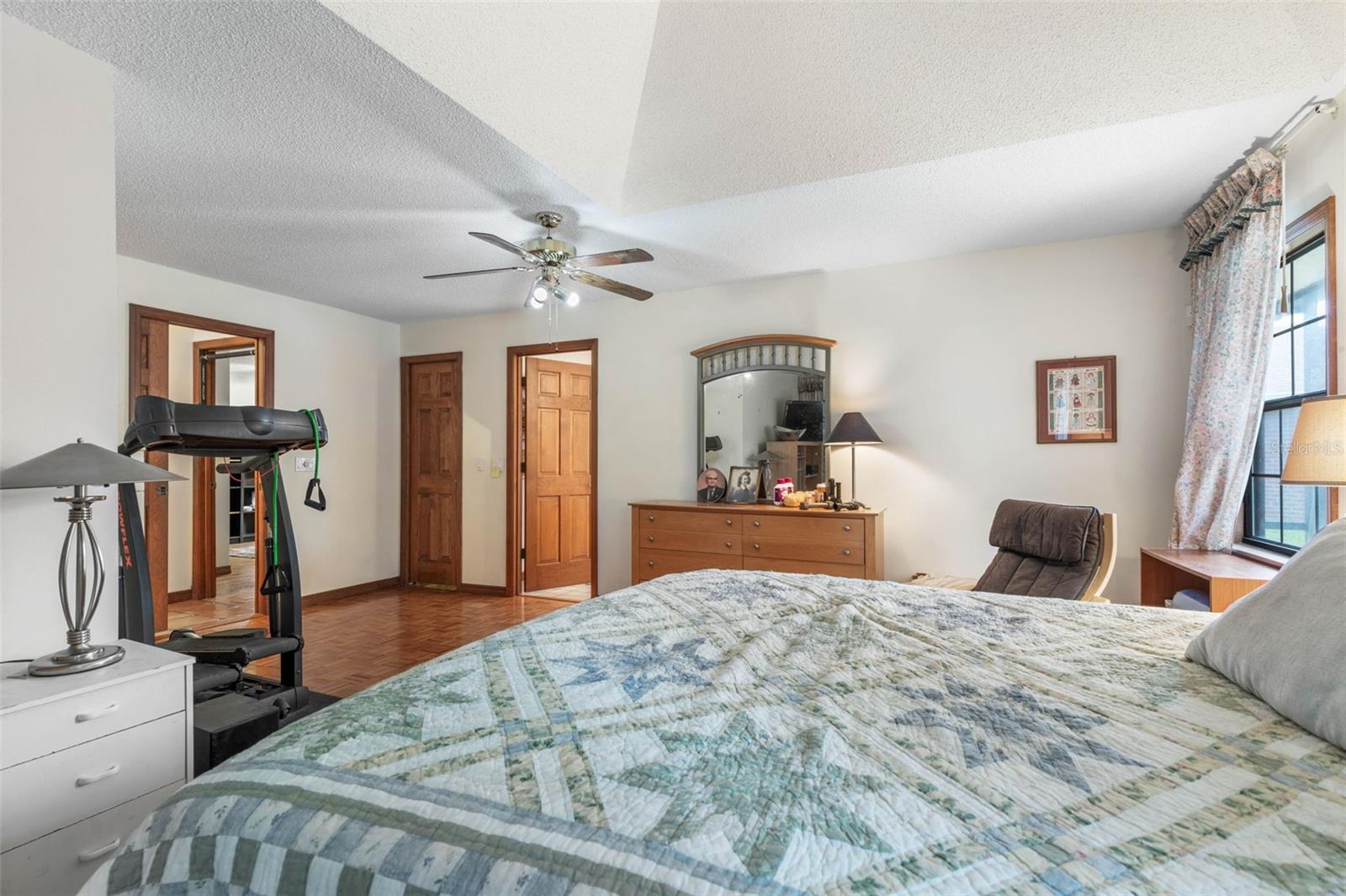 39 BRONSON LN