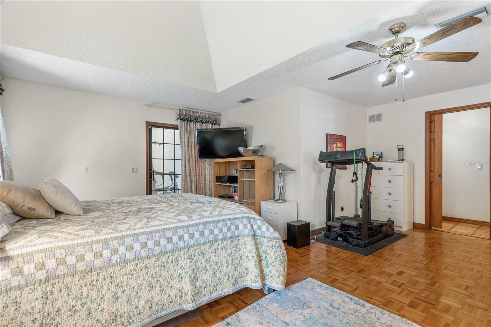 39 BRONSON LN