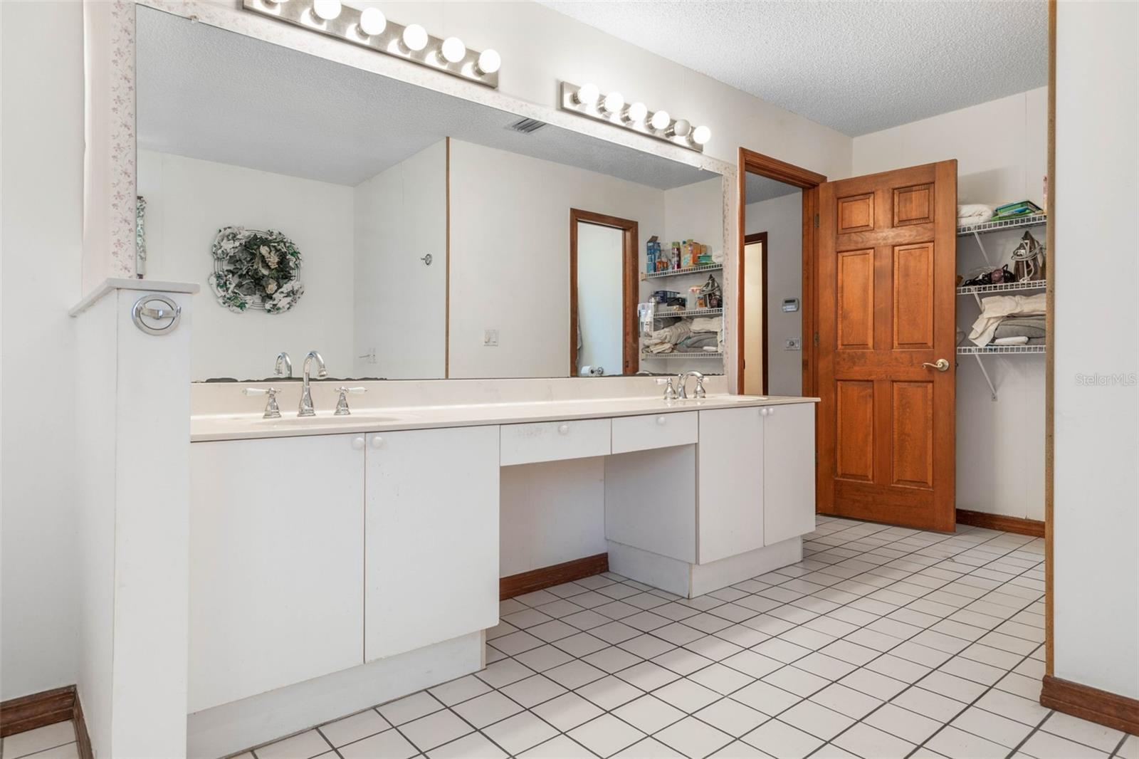 39 BRONSON LN