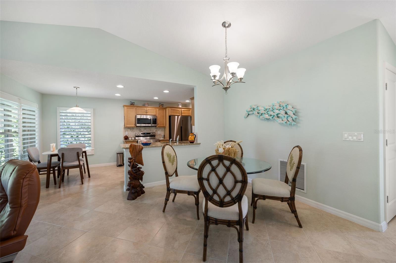 65 FOUNTAIN GATE LN