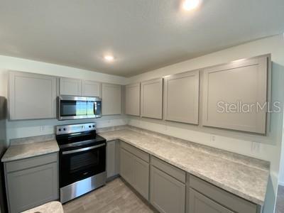 21 WOODWARD LN