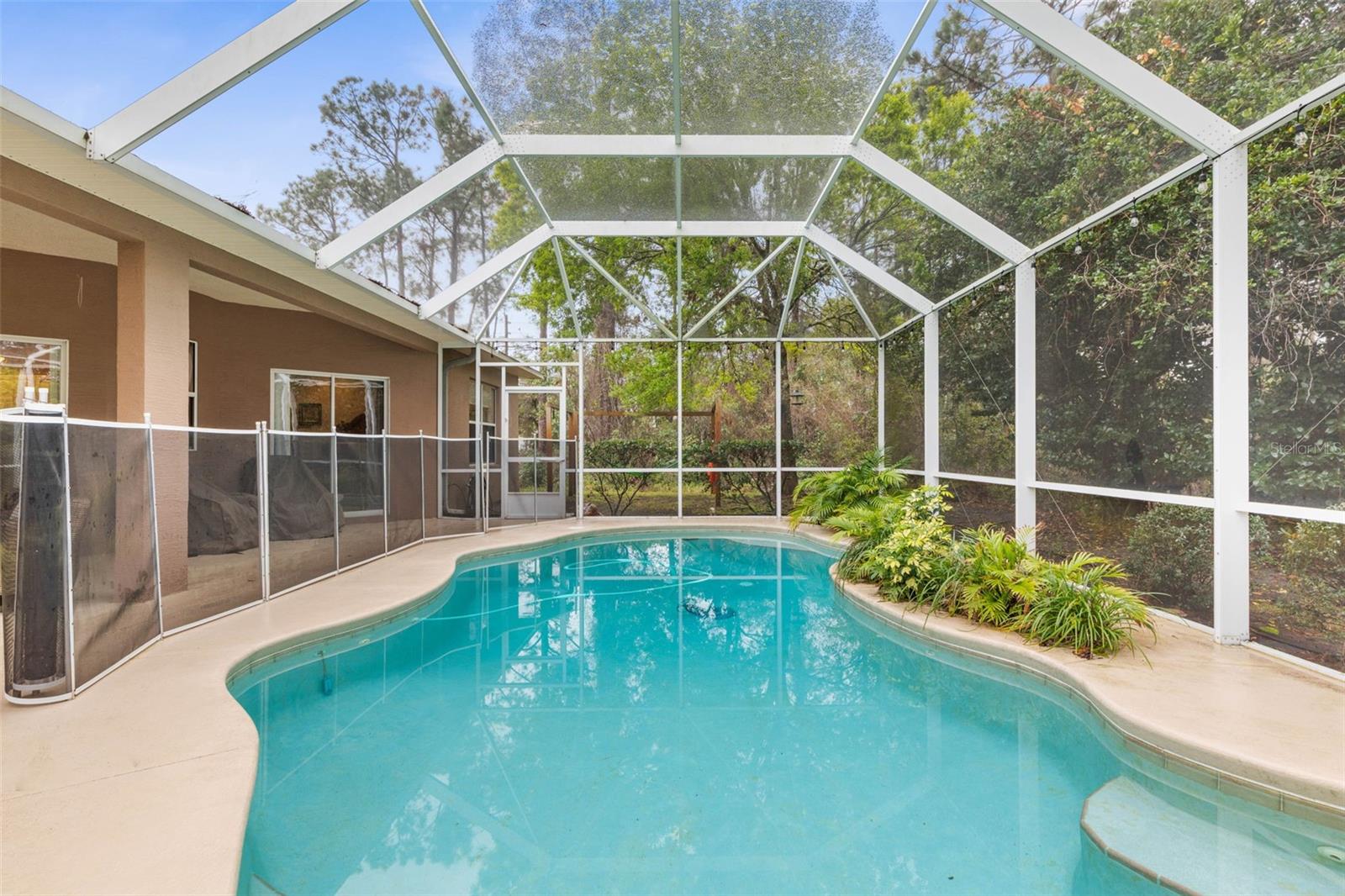 3 ROYAL OAK DR
