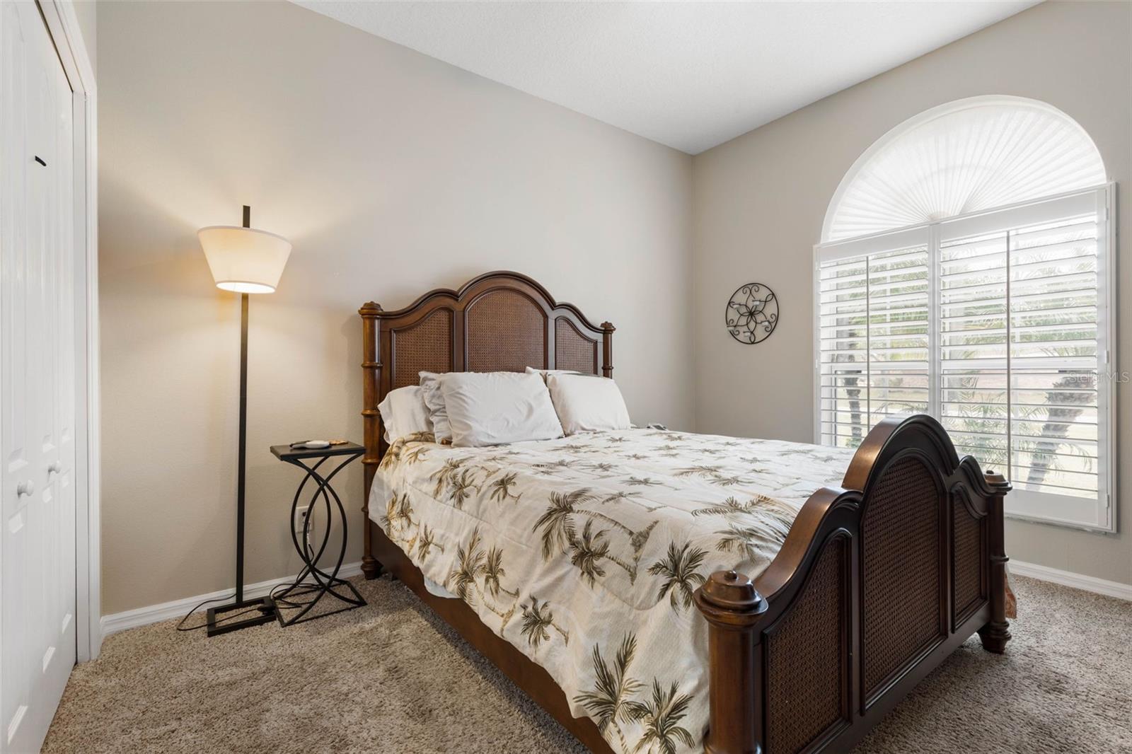 3 ROYAL OAK DR