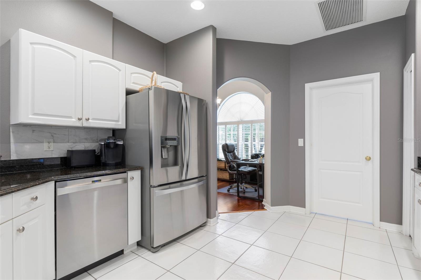 3 ROYAL OAK DR
