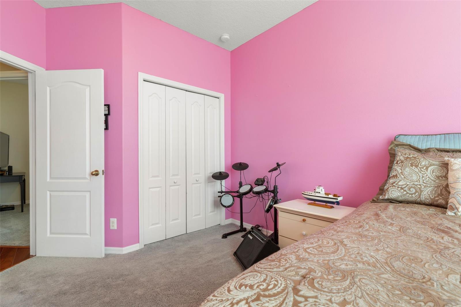 3 ROYAL OAK DR