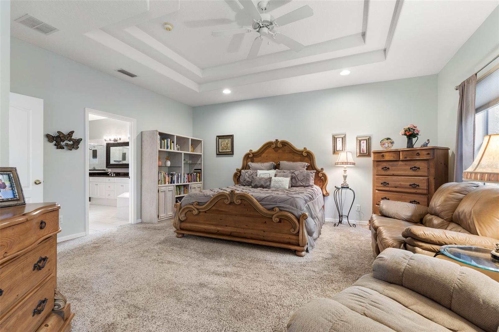 3 ROYAL OAK DR