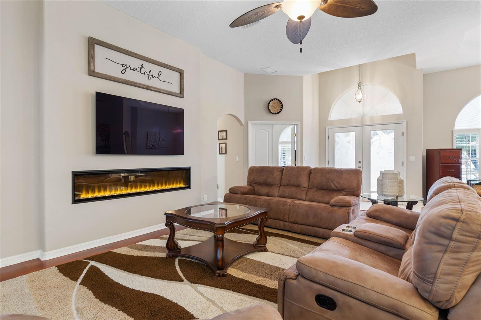 3 ROYAL OAK DR