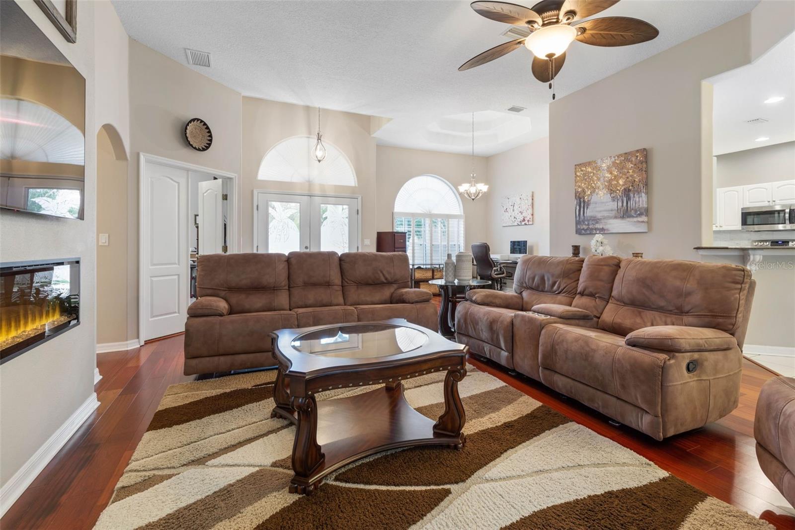 3 ROYAL OAK DR