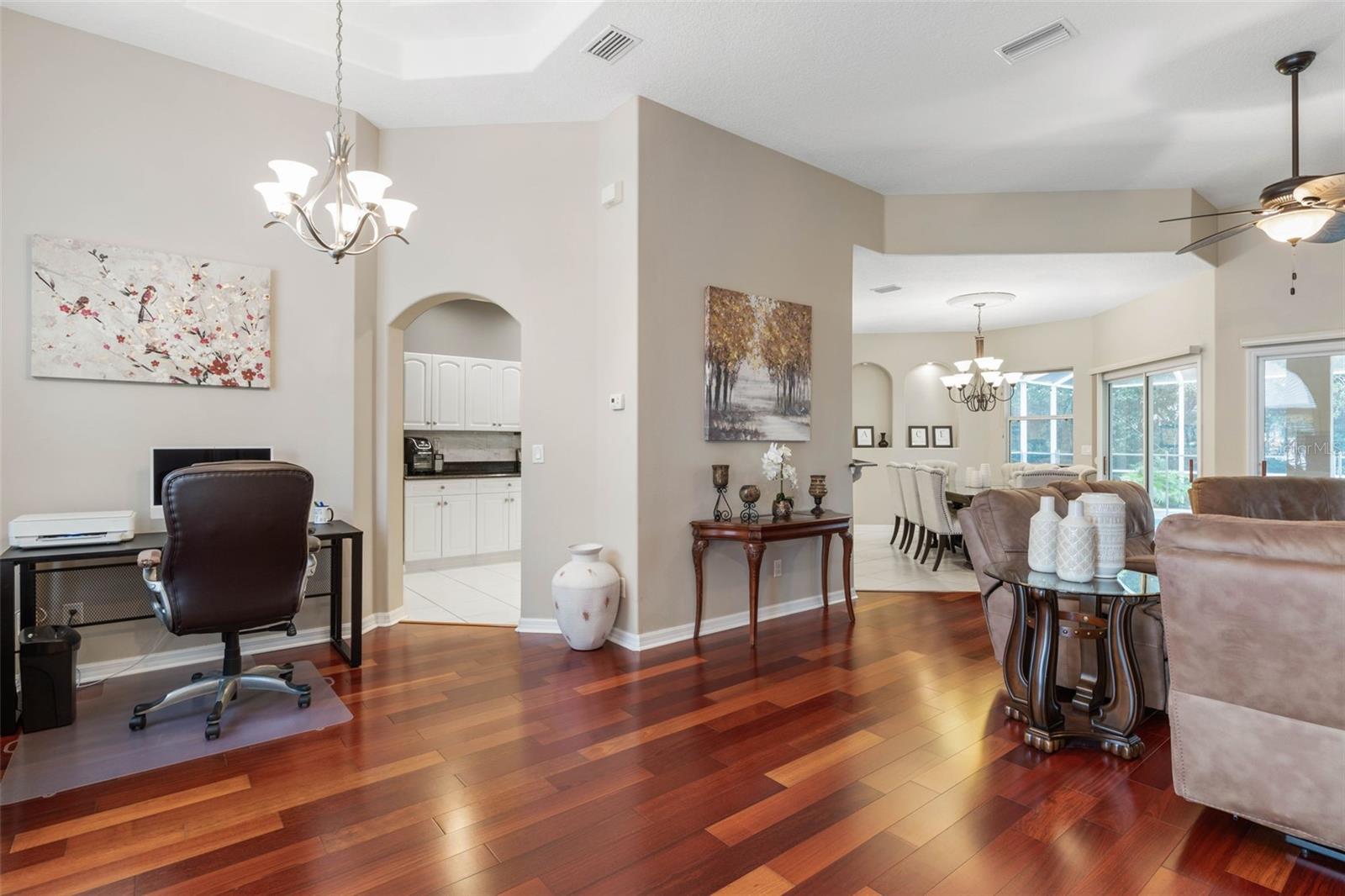 3 ROYAL OAK DR