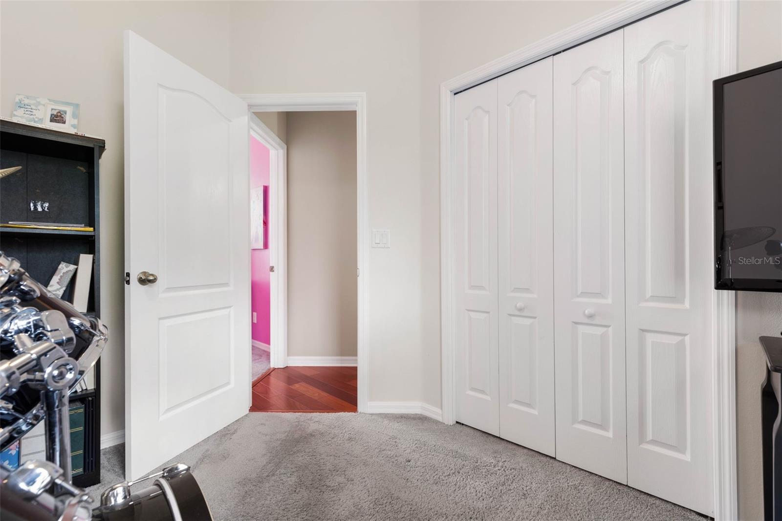 3 ROYAL OAK DR