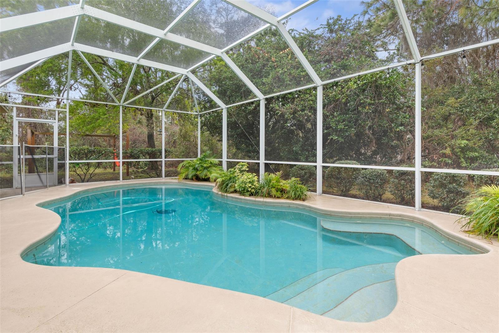 3 ROYAL OAK DR