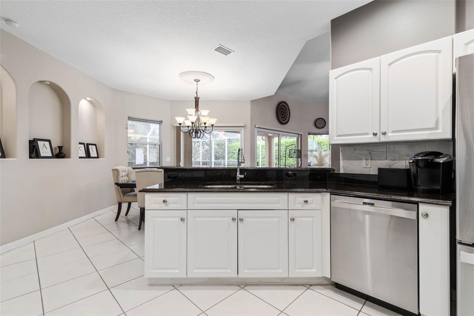3 ROYAL OAK DR