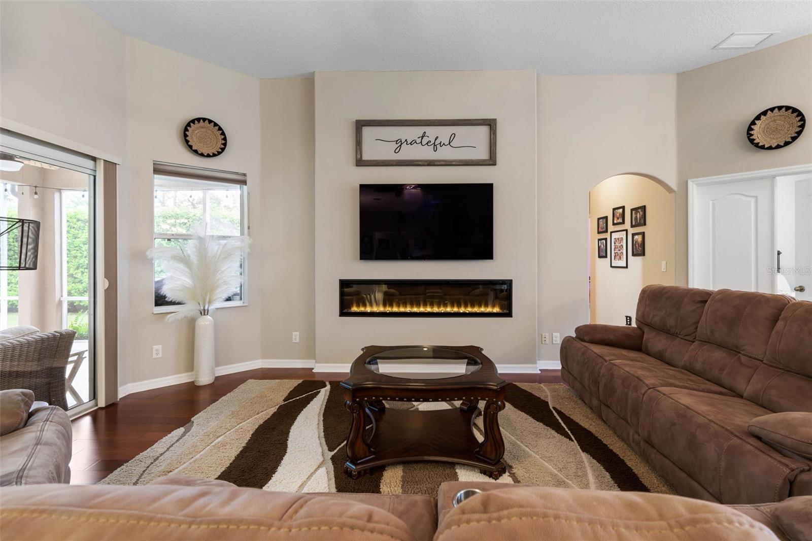 3 ROYAL OAK DR