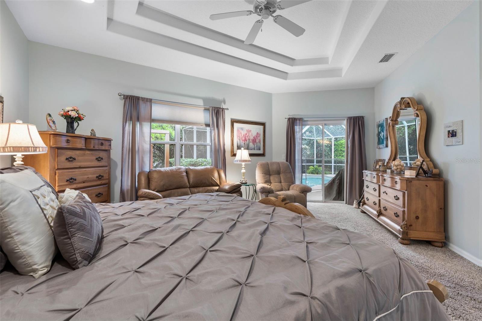 3 ROYAL OAK DR