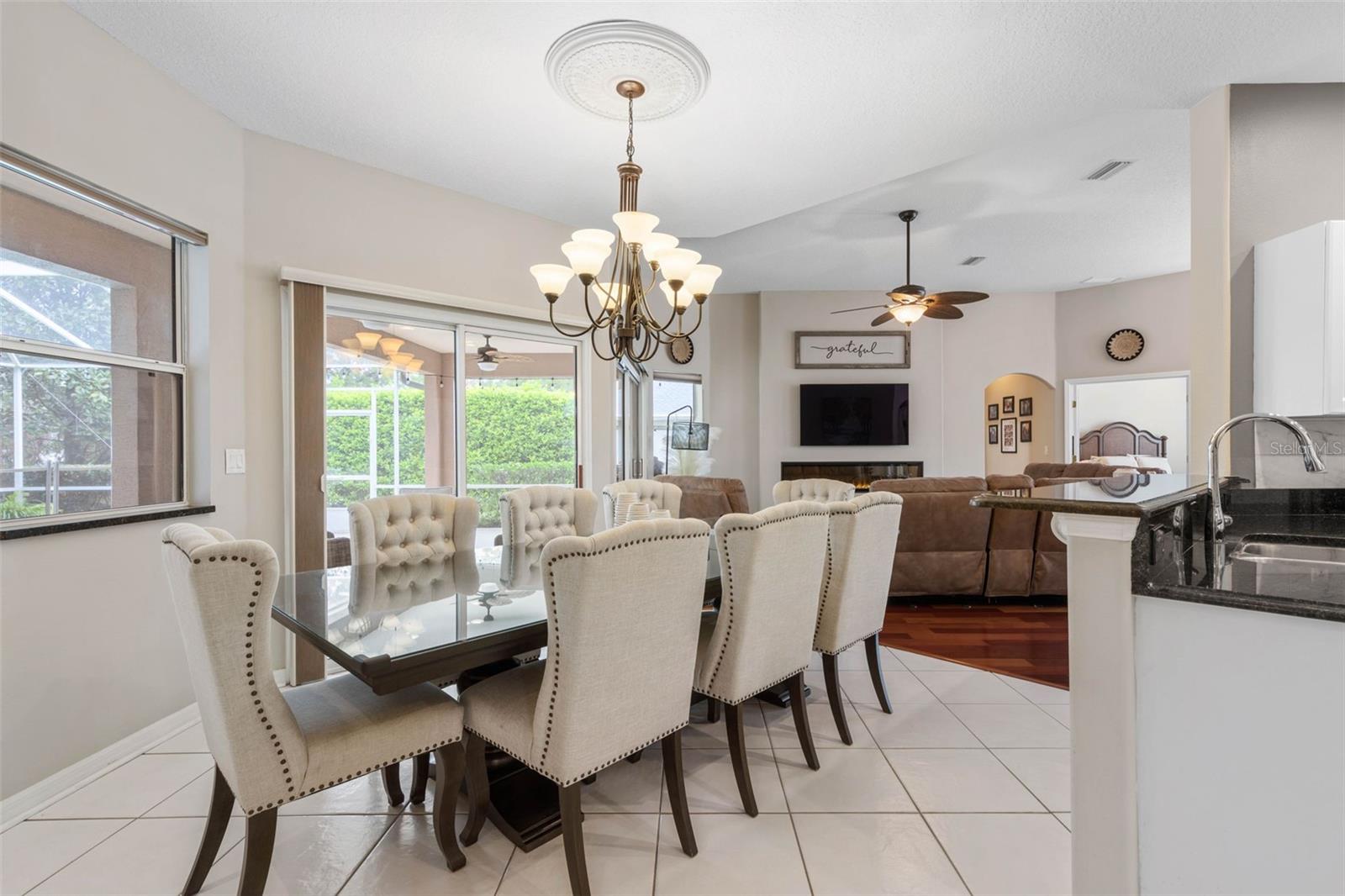 3 ROYAL OAK DR