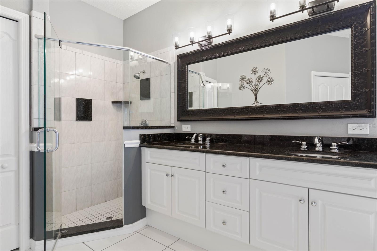 3 ROYAL OAK DR