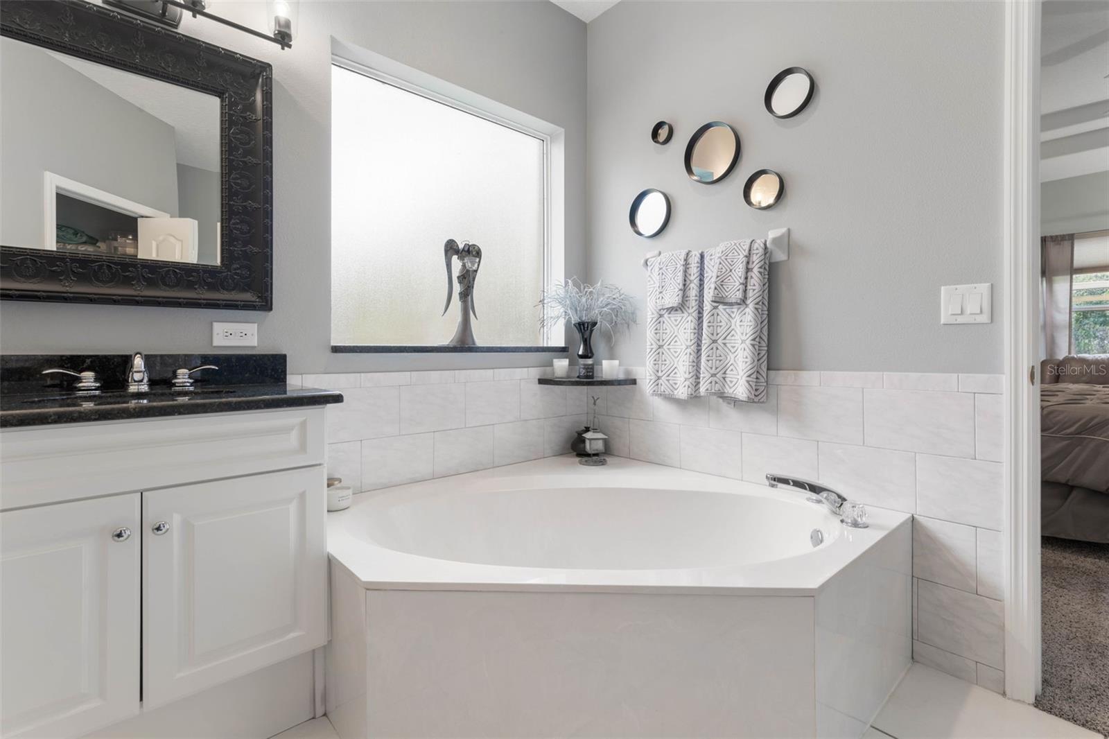 3 ROYAL OAK DR