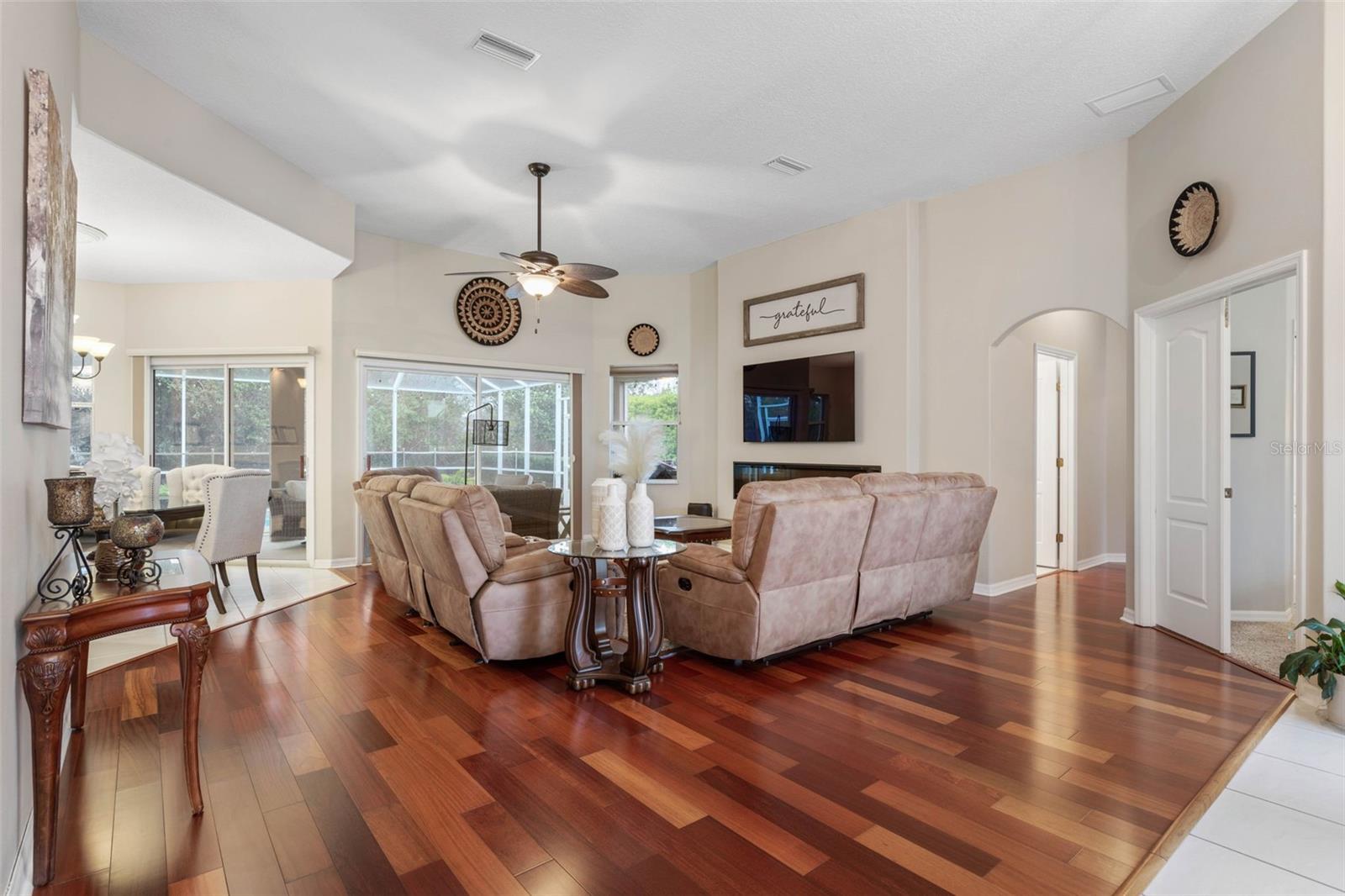 3 ROYAL OAK DR