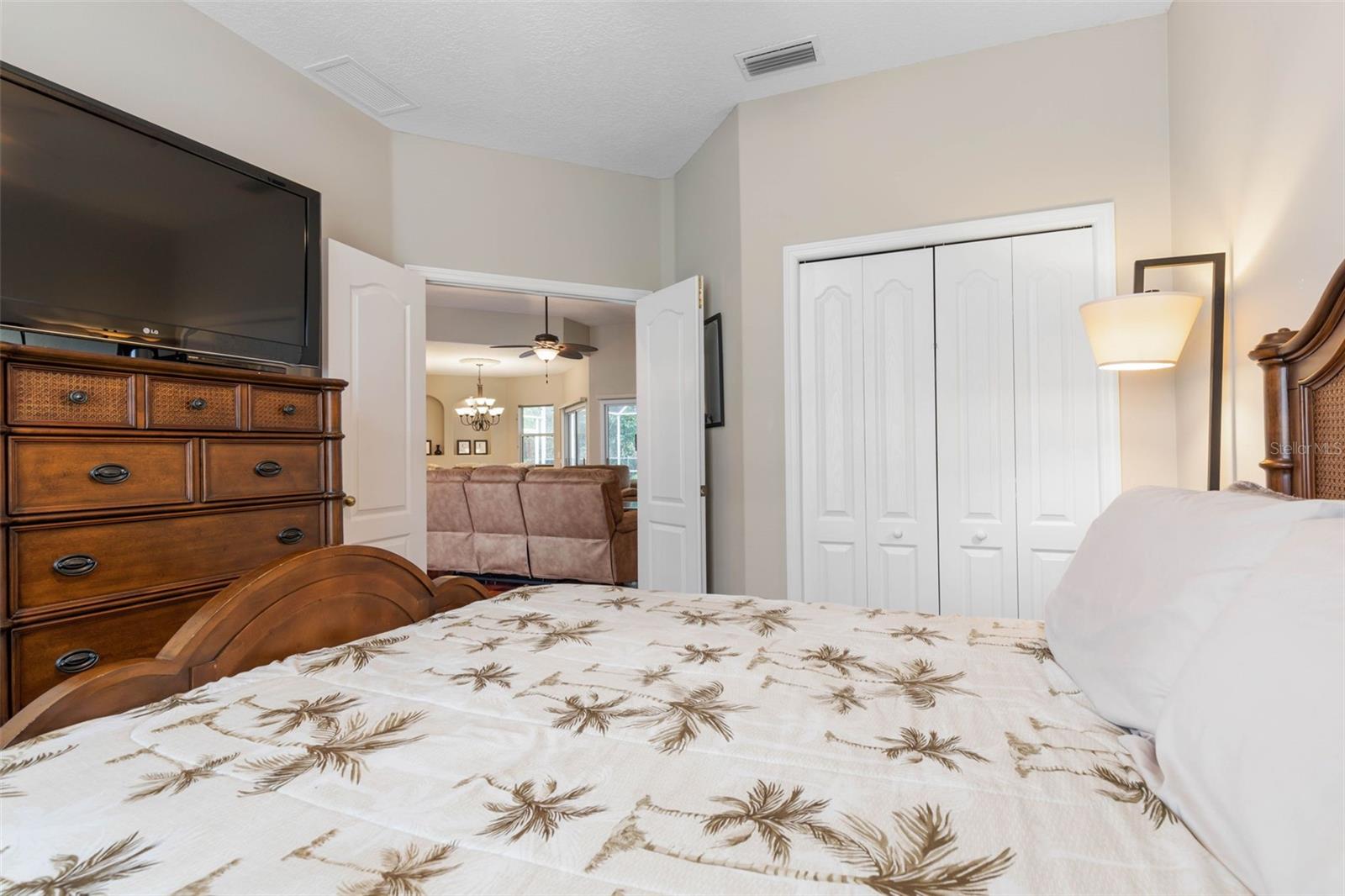 3 ROYAL OAK DR