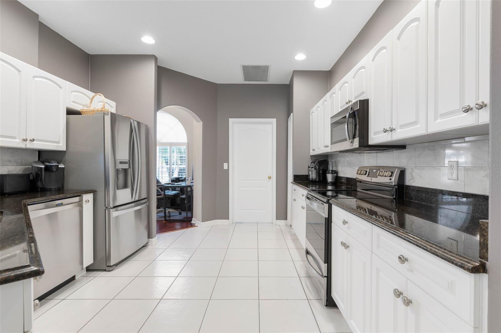 3 ROYAL OAK DR
