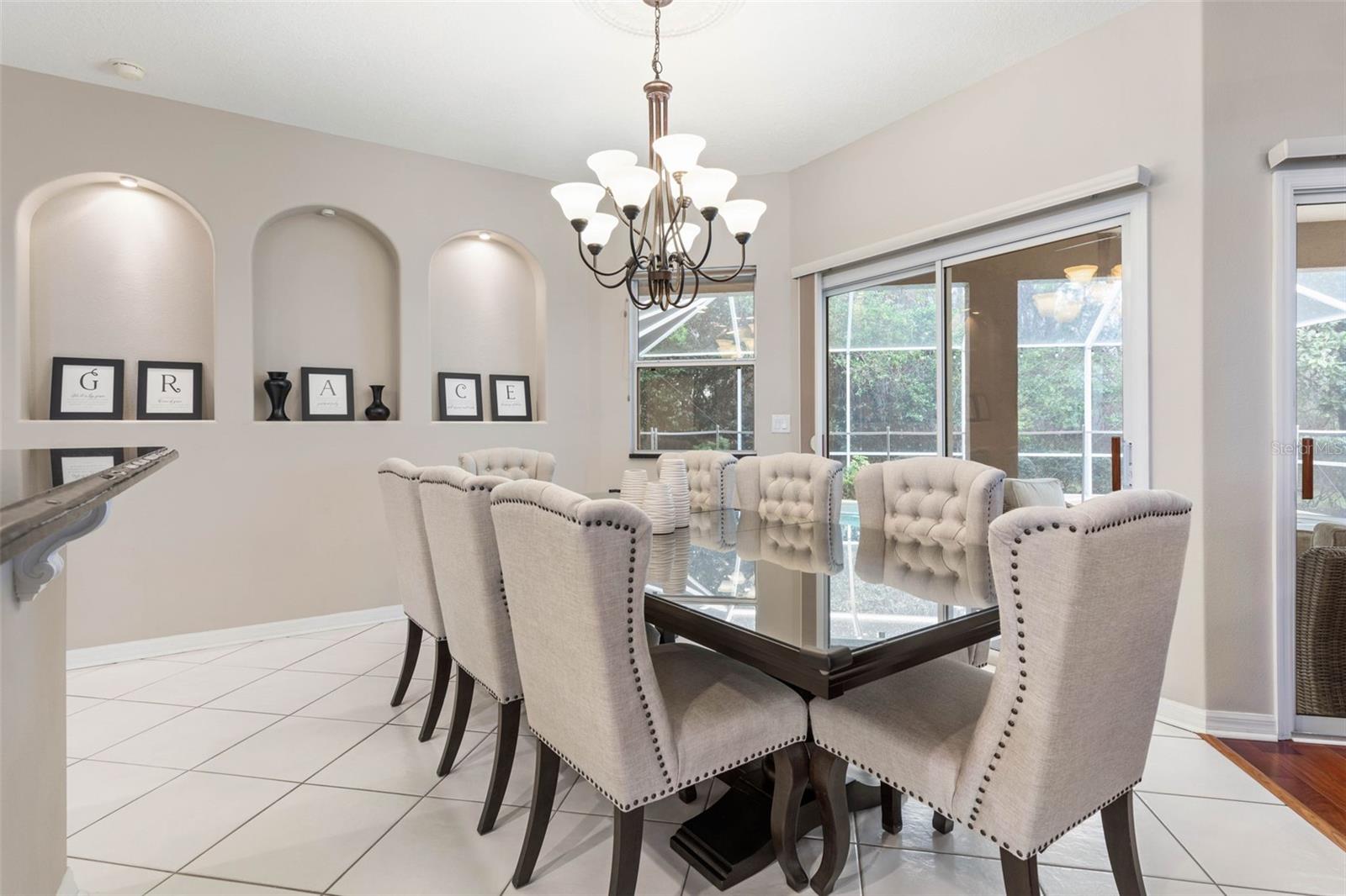 3 ROYAL OAK DR