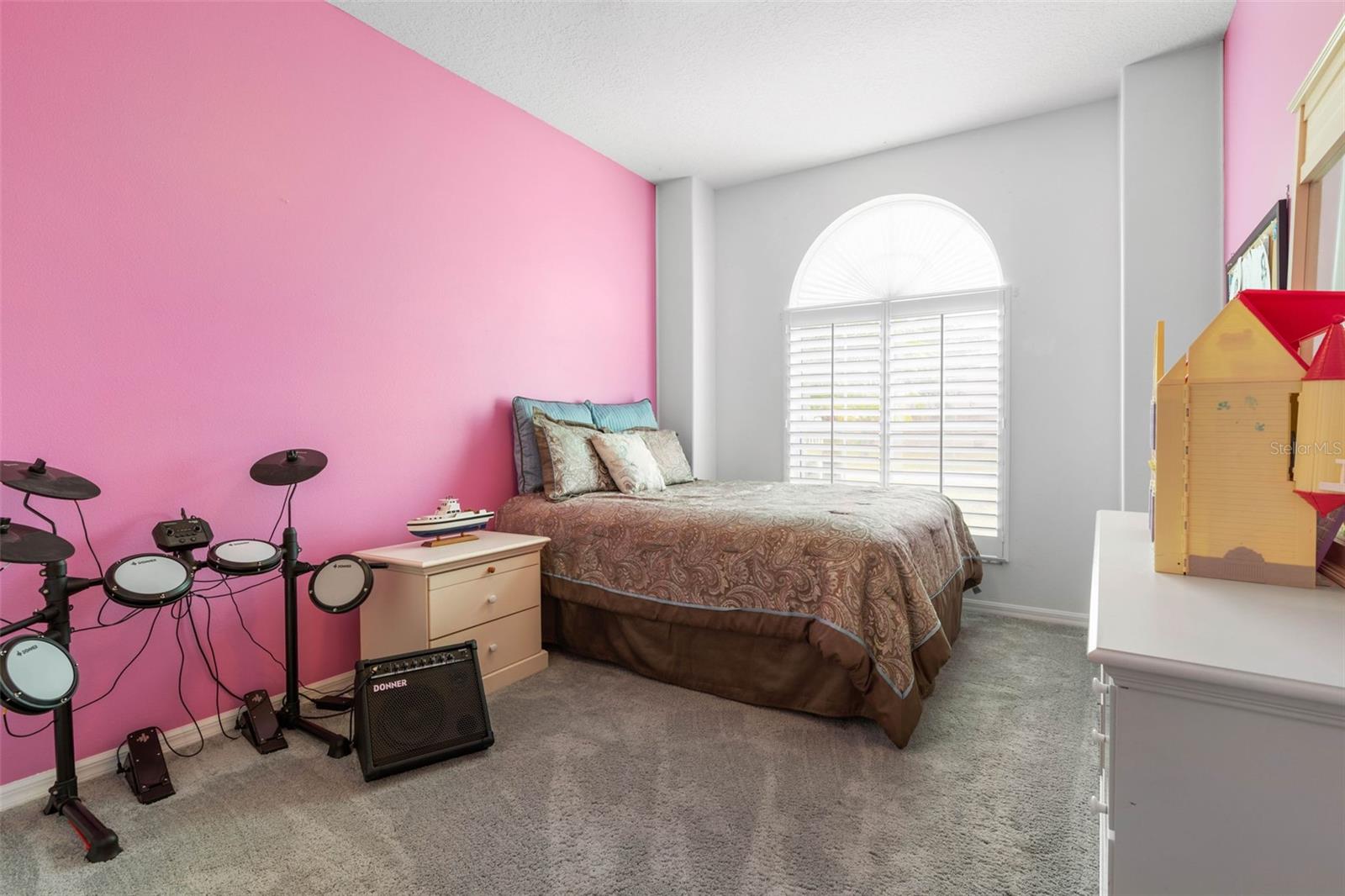 3 ROYAL OAK DR