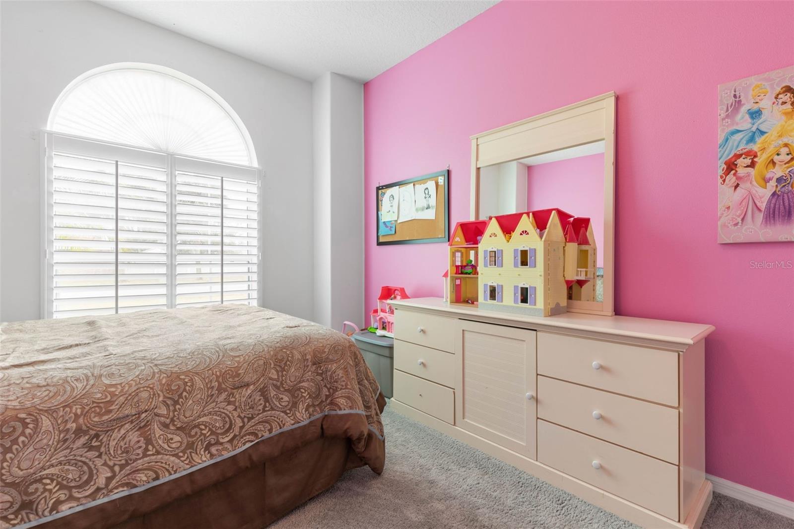 3 ROYAL OAK DR