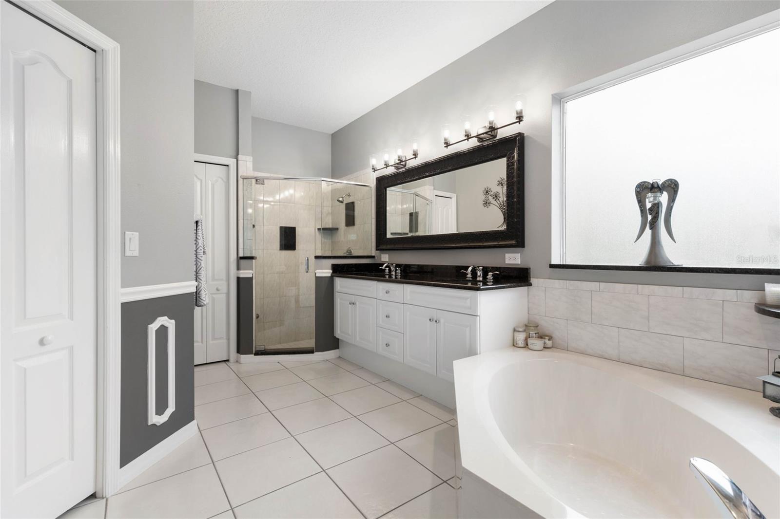 3 ROYAL OAK DR