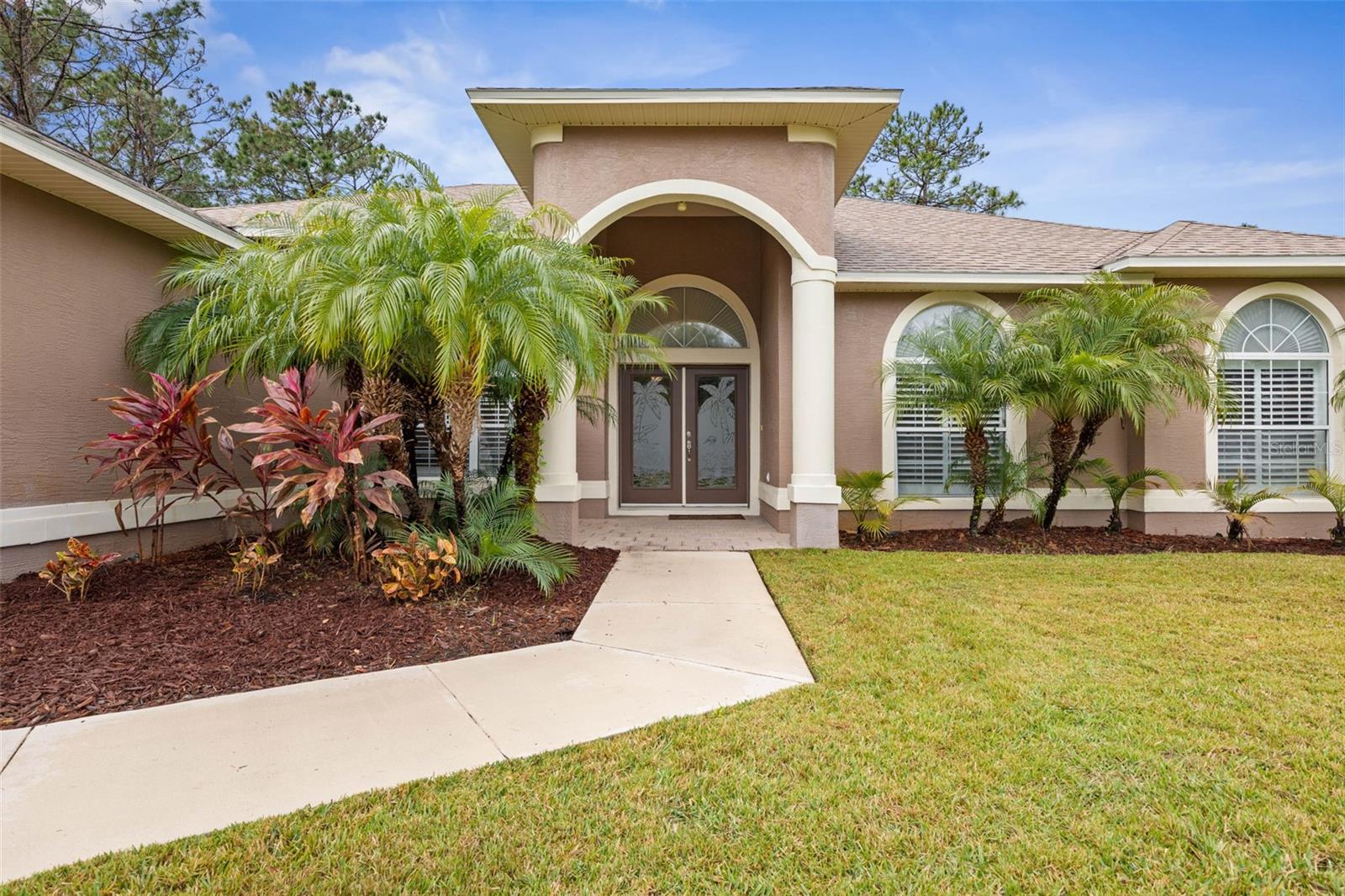3 ROYAL OAK DR