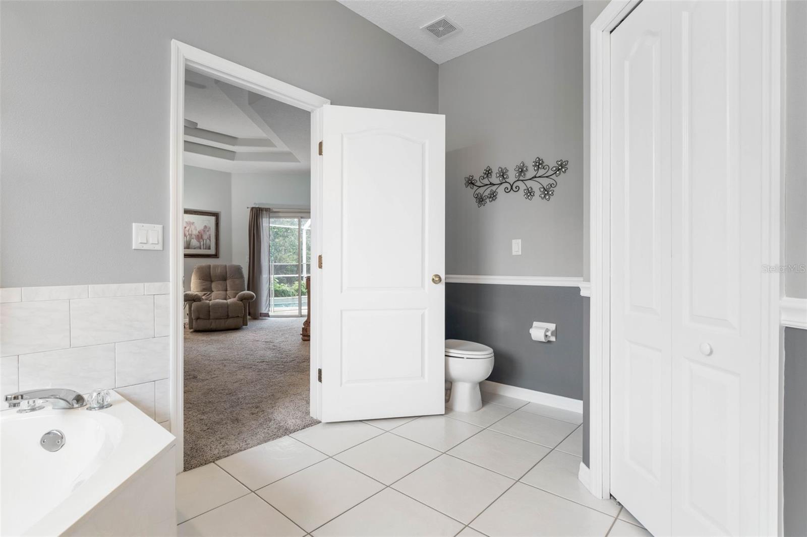 3 ROYAL OAK DR