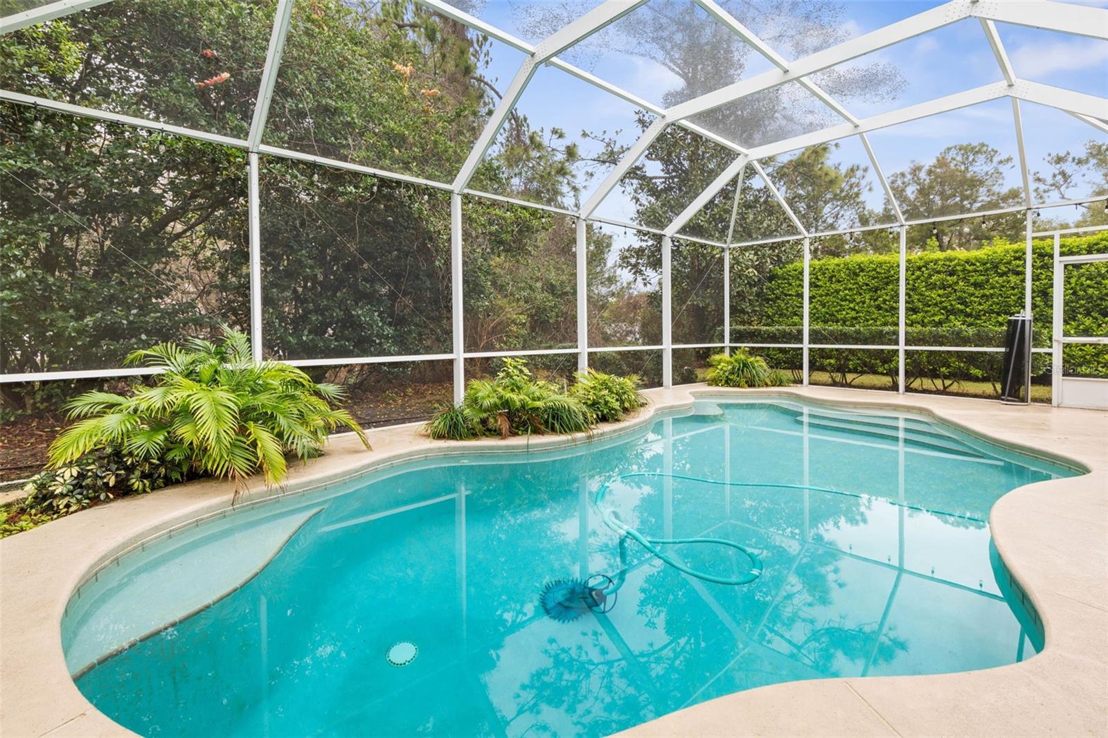 3 ROYAL OAK DR