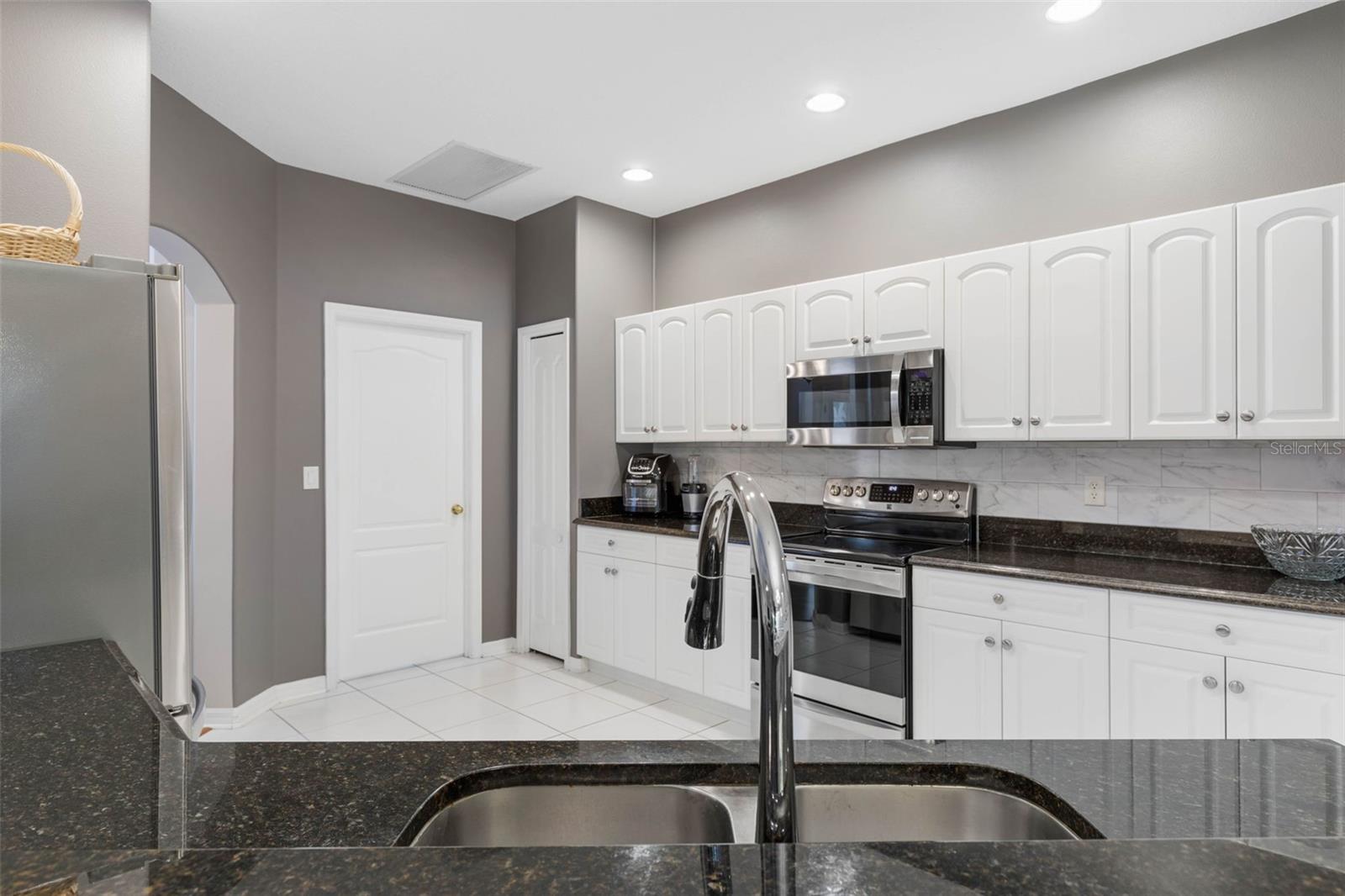 3 ROYAL OAK DR
