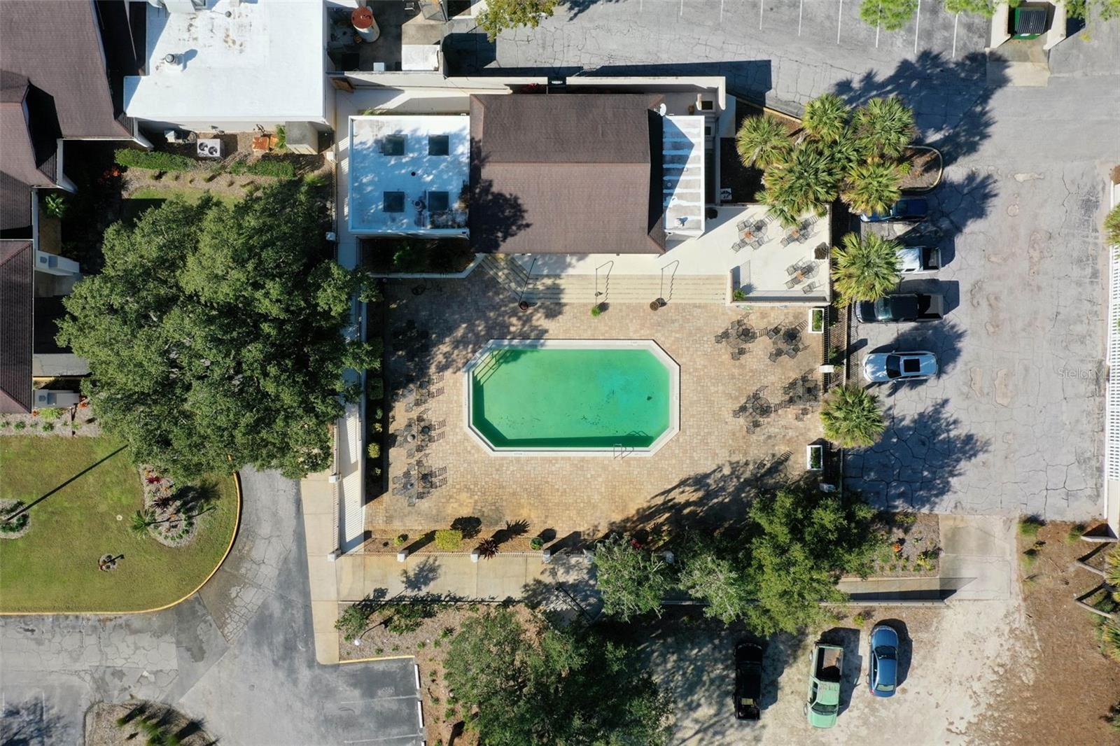 100 WESTBURY LN