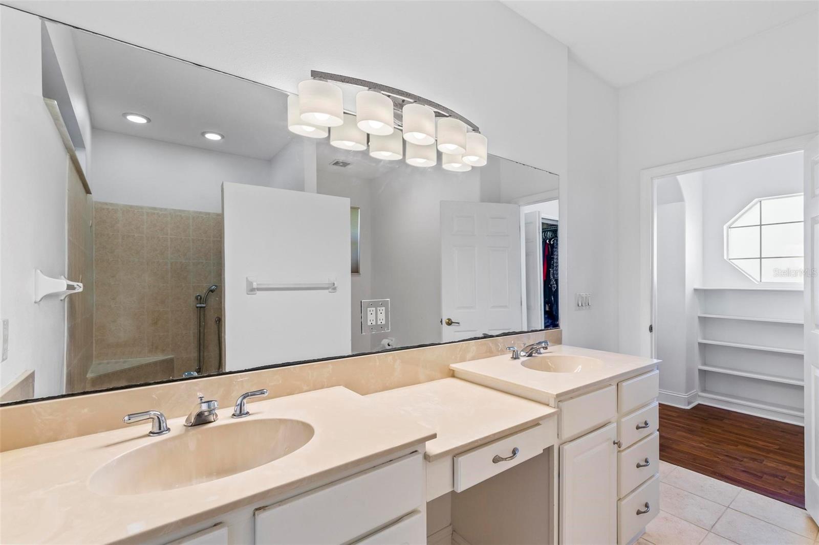 20 ETHAN ALLEN DR