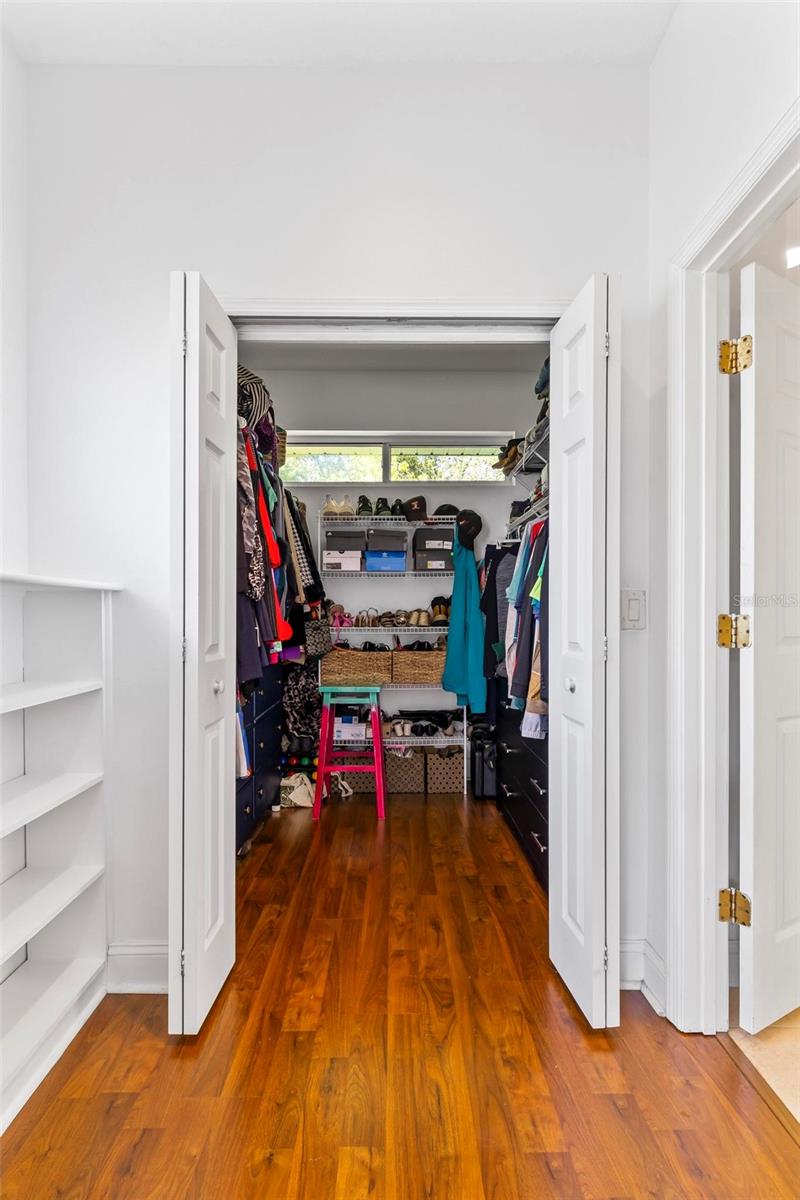 20 ETHAN ALLEN DR