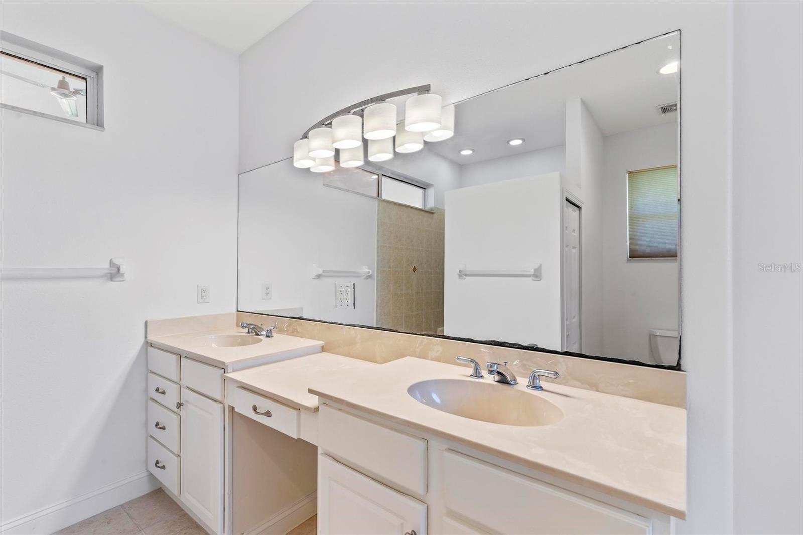 20 ETHAN ALLEN DR