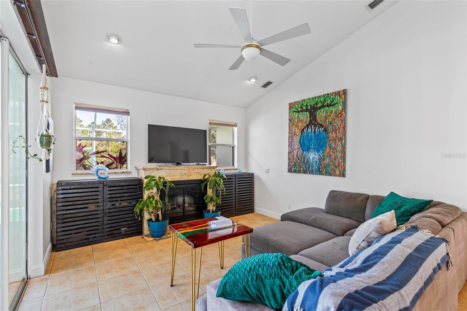 20 ETHAN ALLEN DR
