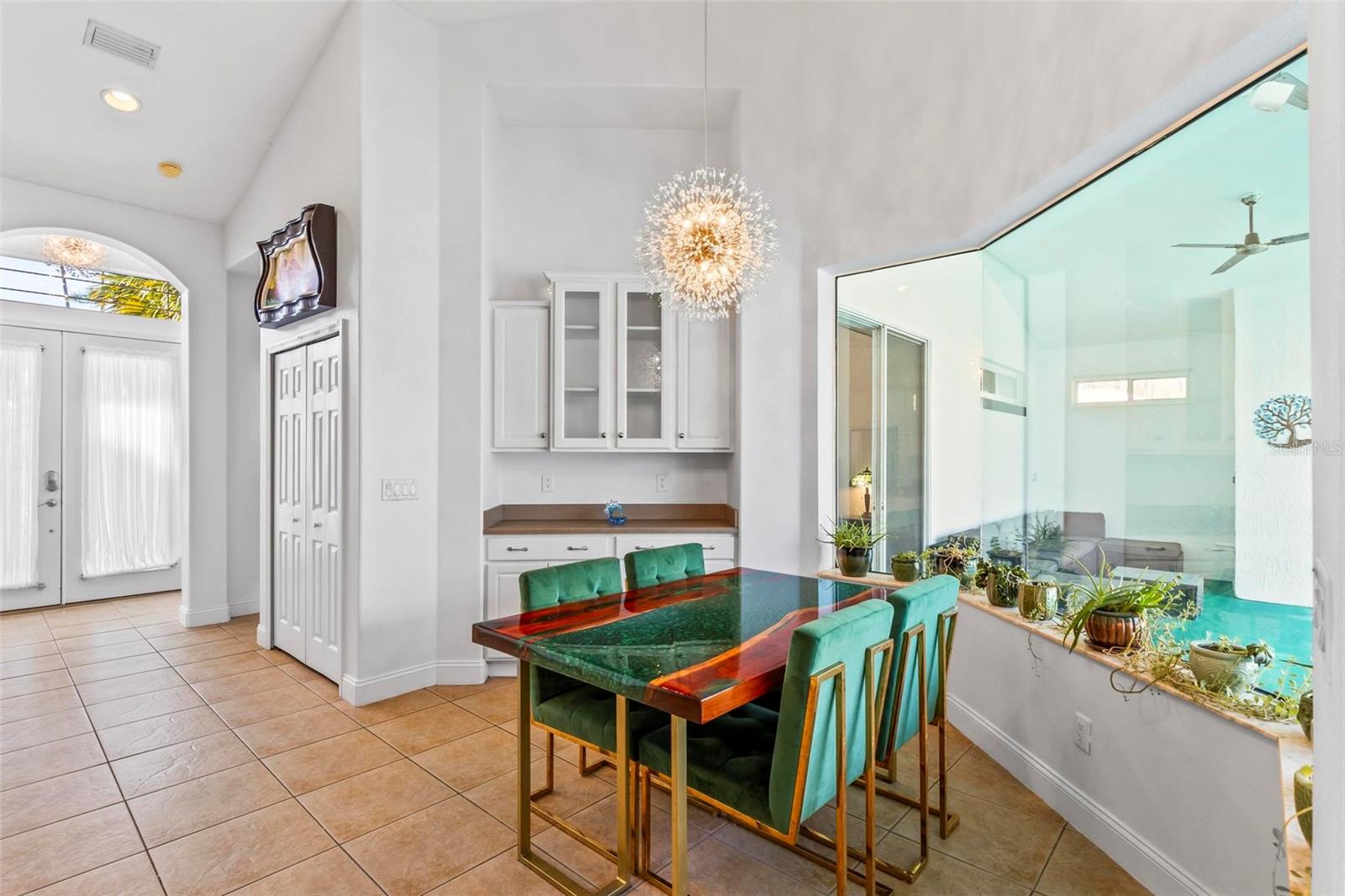 20 ETHAN ALLEN DR