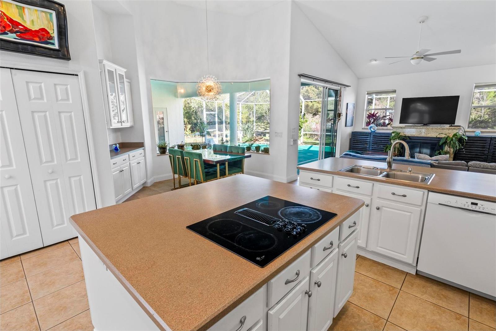 20 ETHAN ALLEN DR