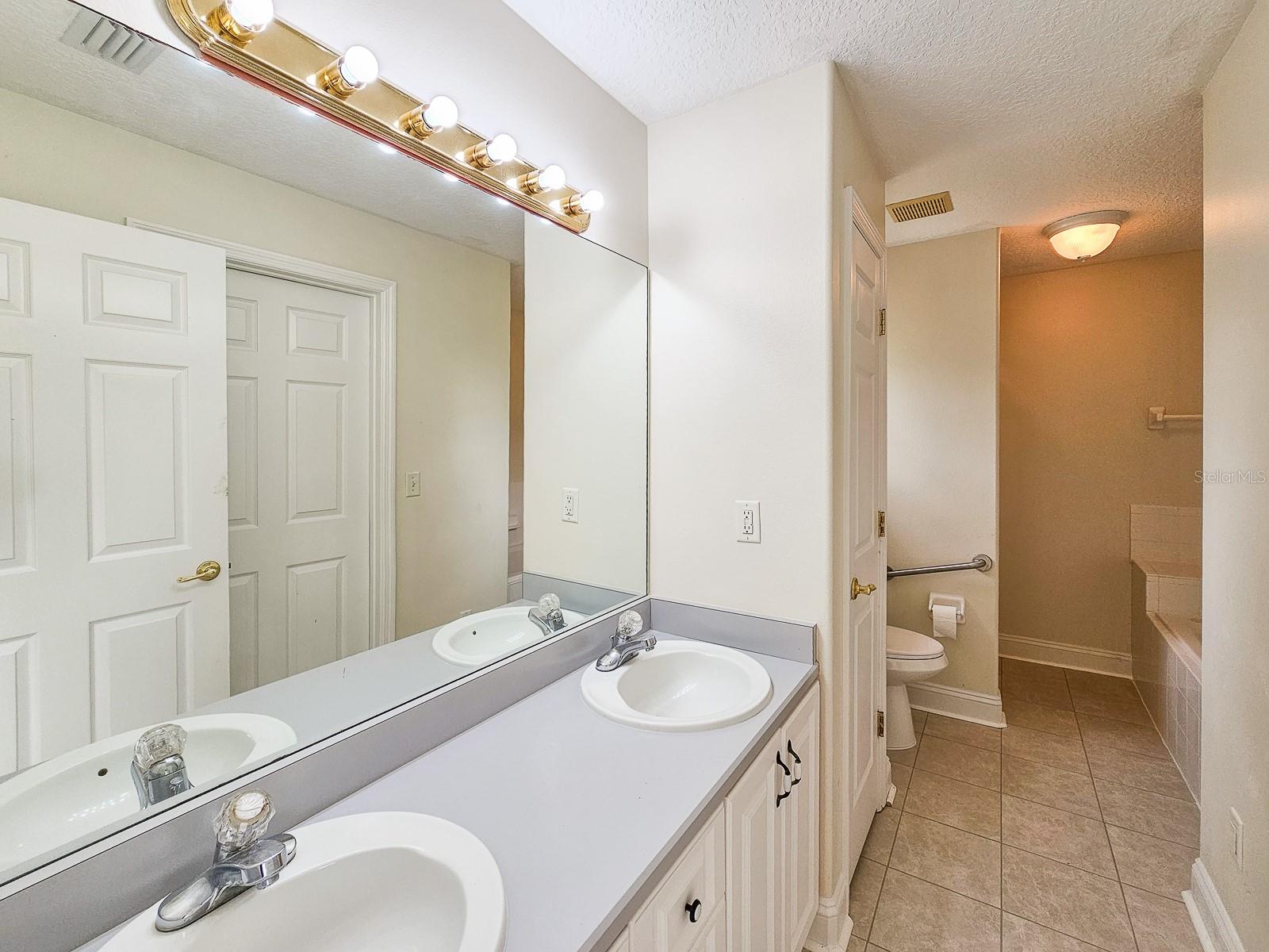 18 WHEATFIELD DR