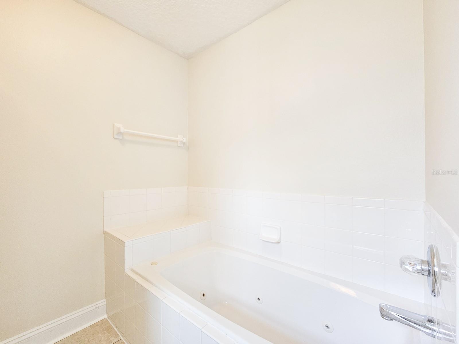18 WHEATFIELD DR