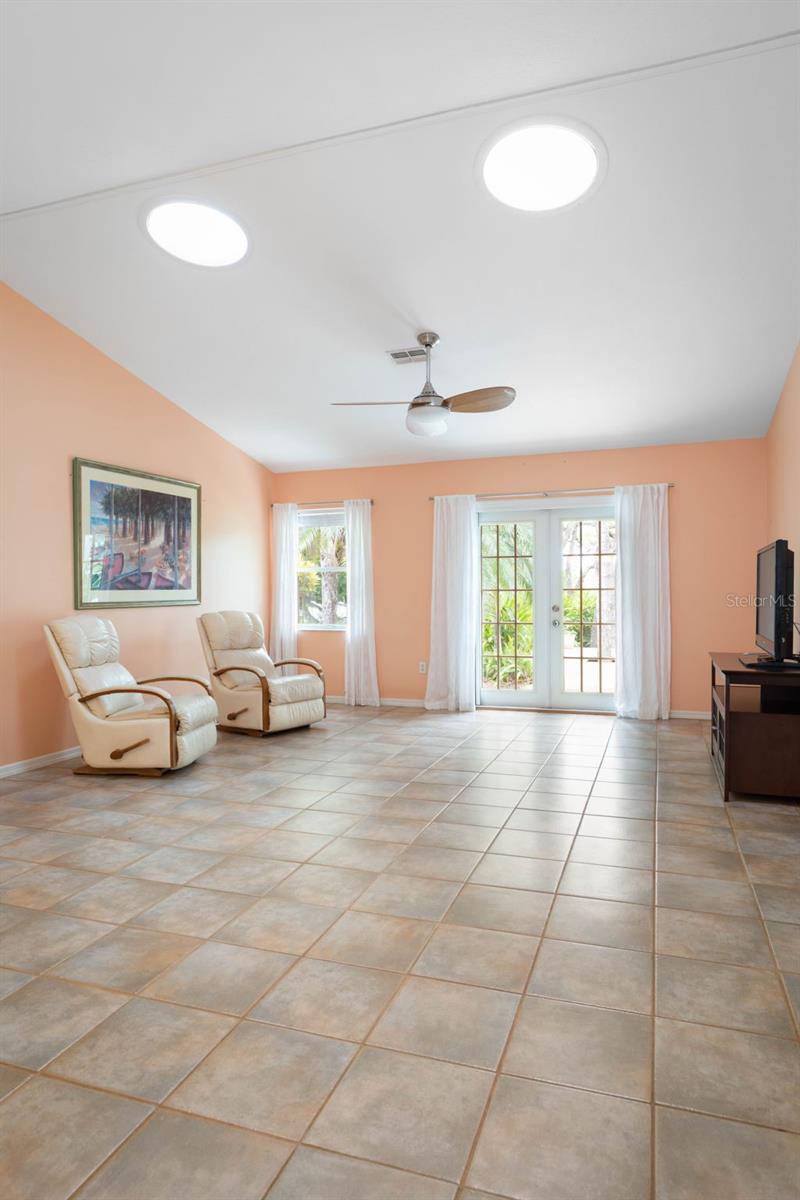 1440 S FLAGLER AVE