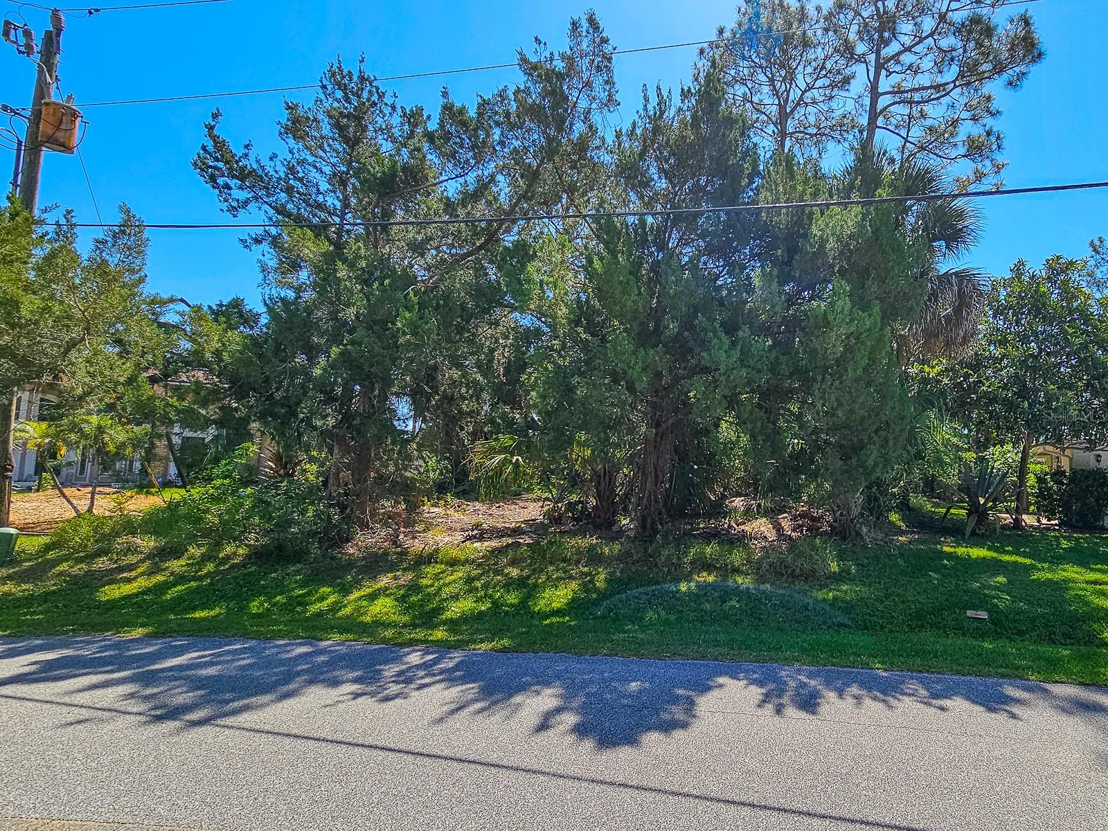 52 COLECHESTER LN