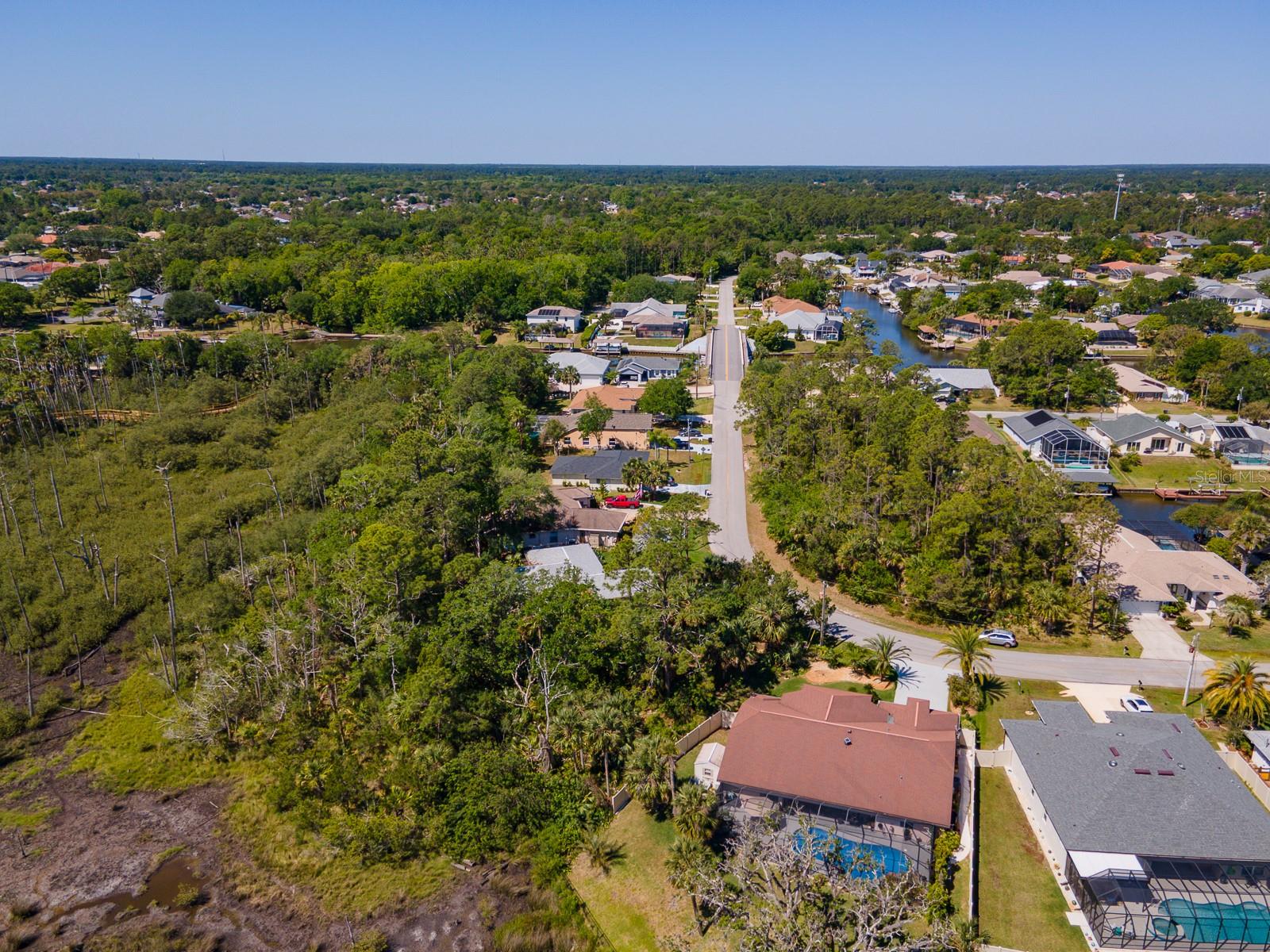 52 COLECHESTER LN