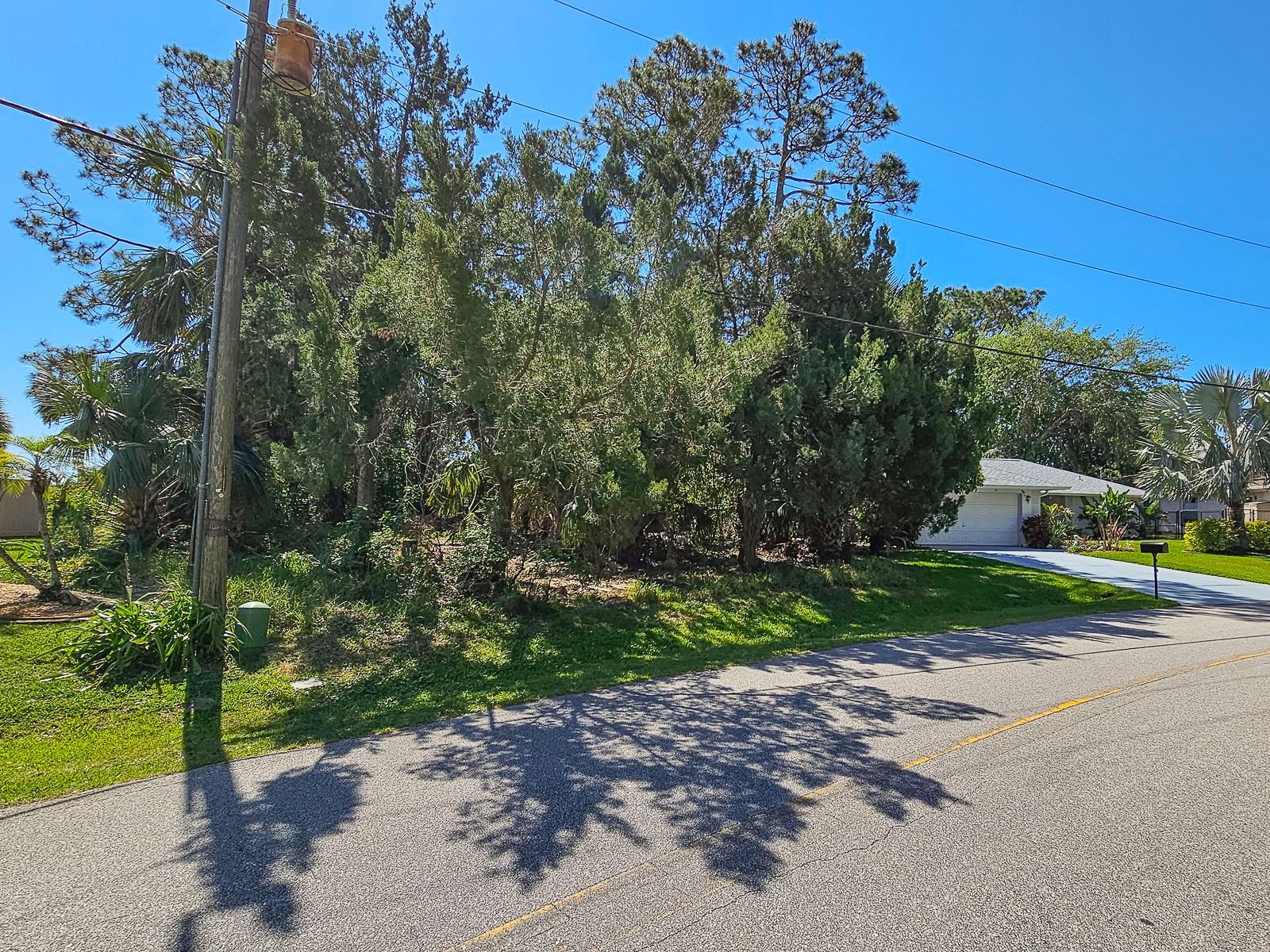52 COLECHESTER LN