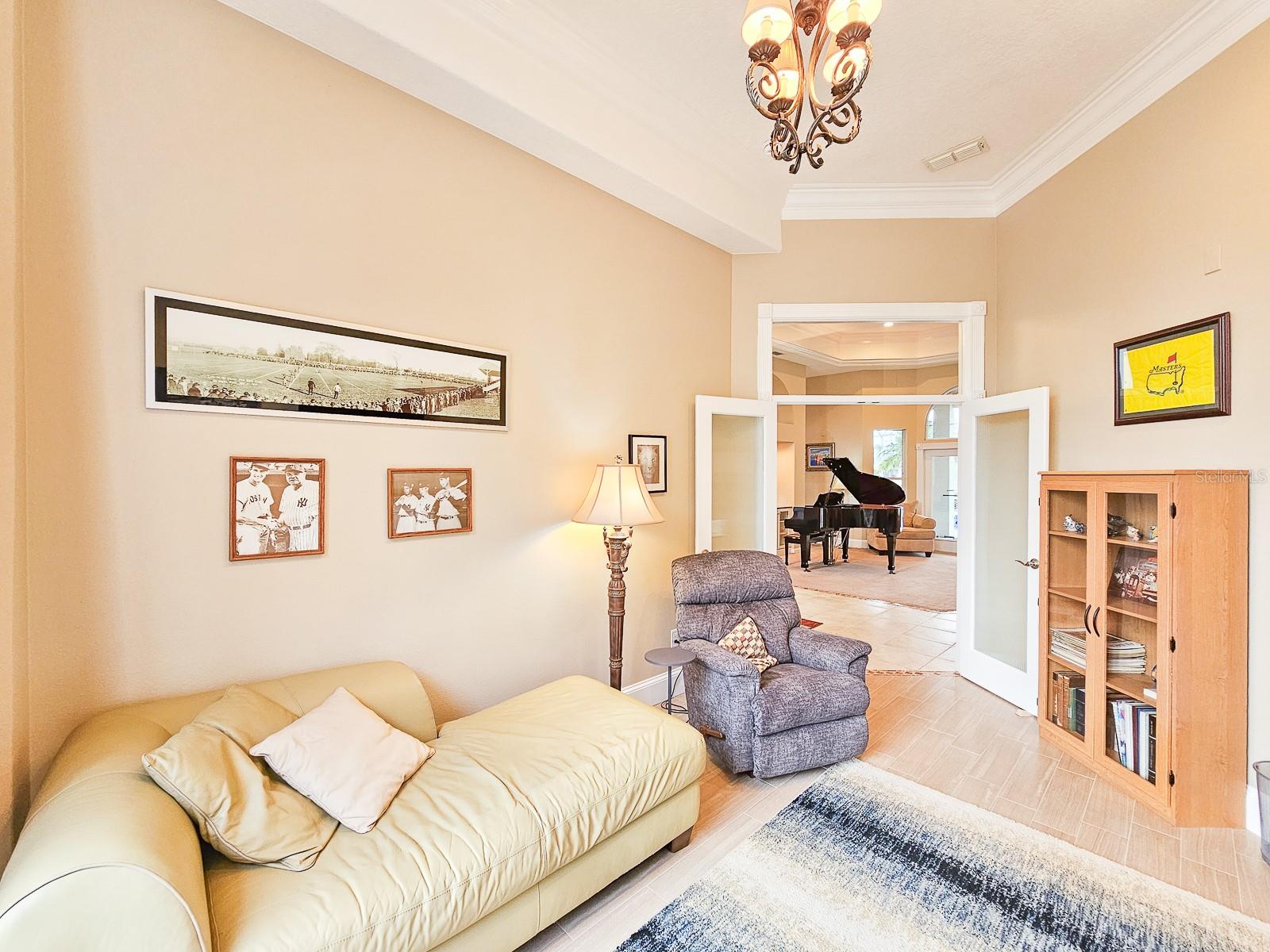 6 LAKESIDE PL E