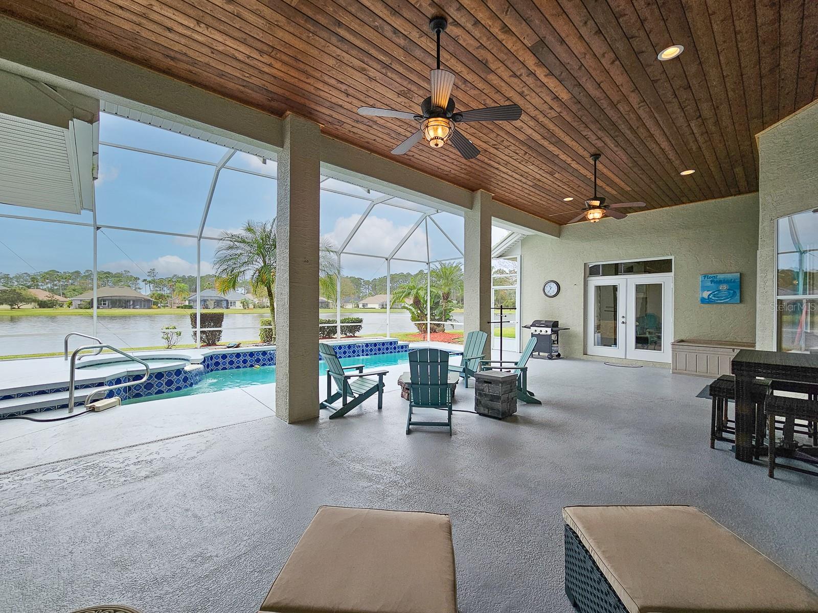 6 LAKESIDE PL E